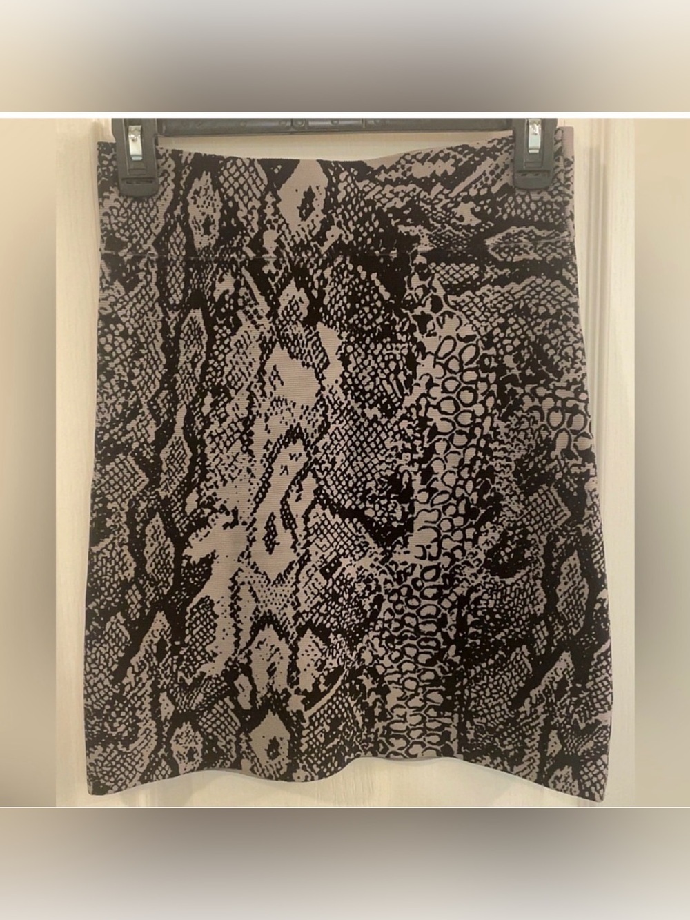 BCBGMaxAzria Black and Gray Snake Print Pencil Skirt NWOT SZ M